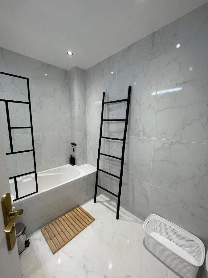 Comfortable Apartment With Parking - Antibes Riviera المظهر الخارجي الصورة